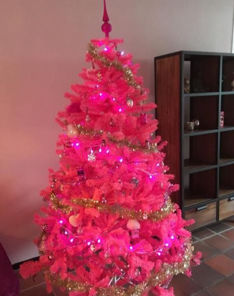 Preços baixos em Árvores de Natal Rosa