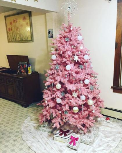 VOGUE - Árvores de Natal em cor-de-rosa