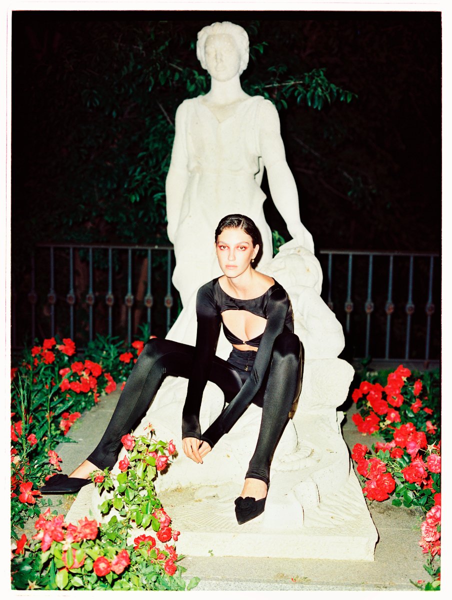 Bodysuit, Elisabetta Franchi. Joias, Thomas Sabo. Sapatos, Mascaró.