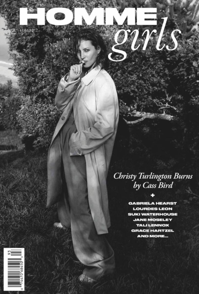 Capa da segunda edição da HommeGirls, com a supermodelo Christy Turlington.