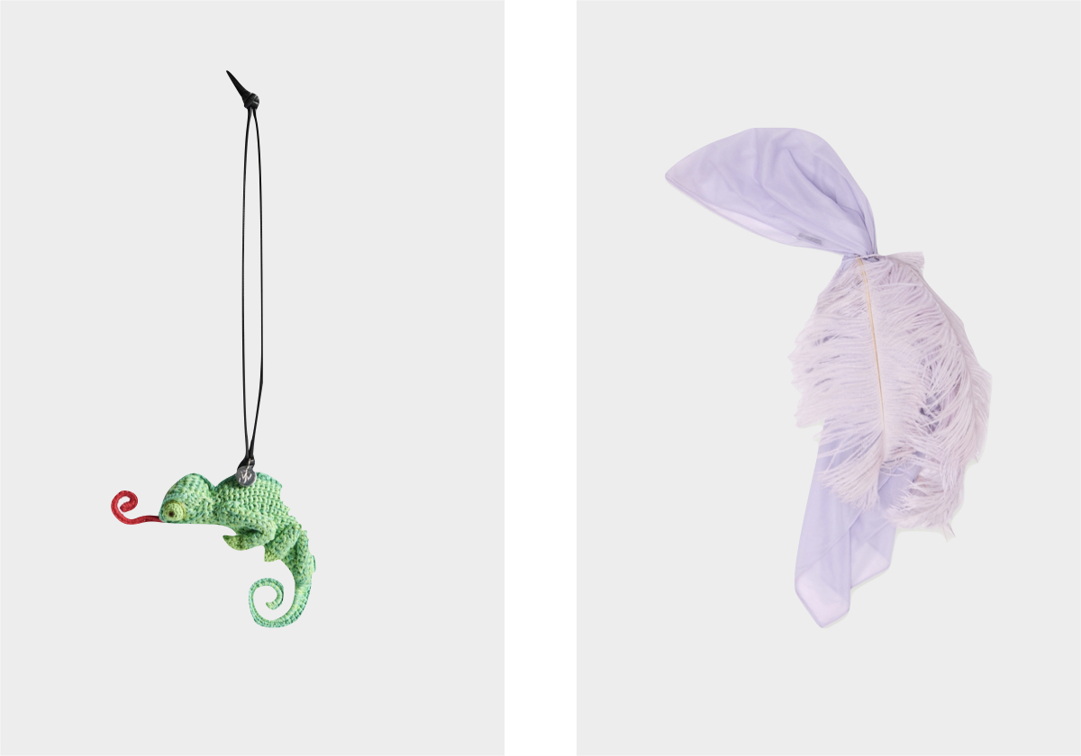 Pendente em algodão, € 450, JW Anderson; lenço Quell Feather, preço sob consulta, Fancí Club.