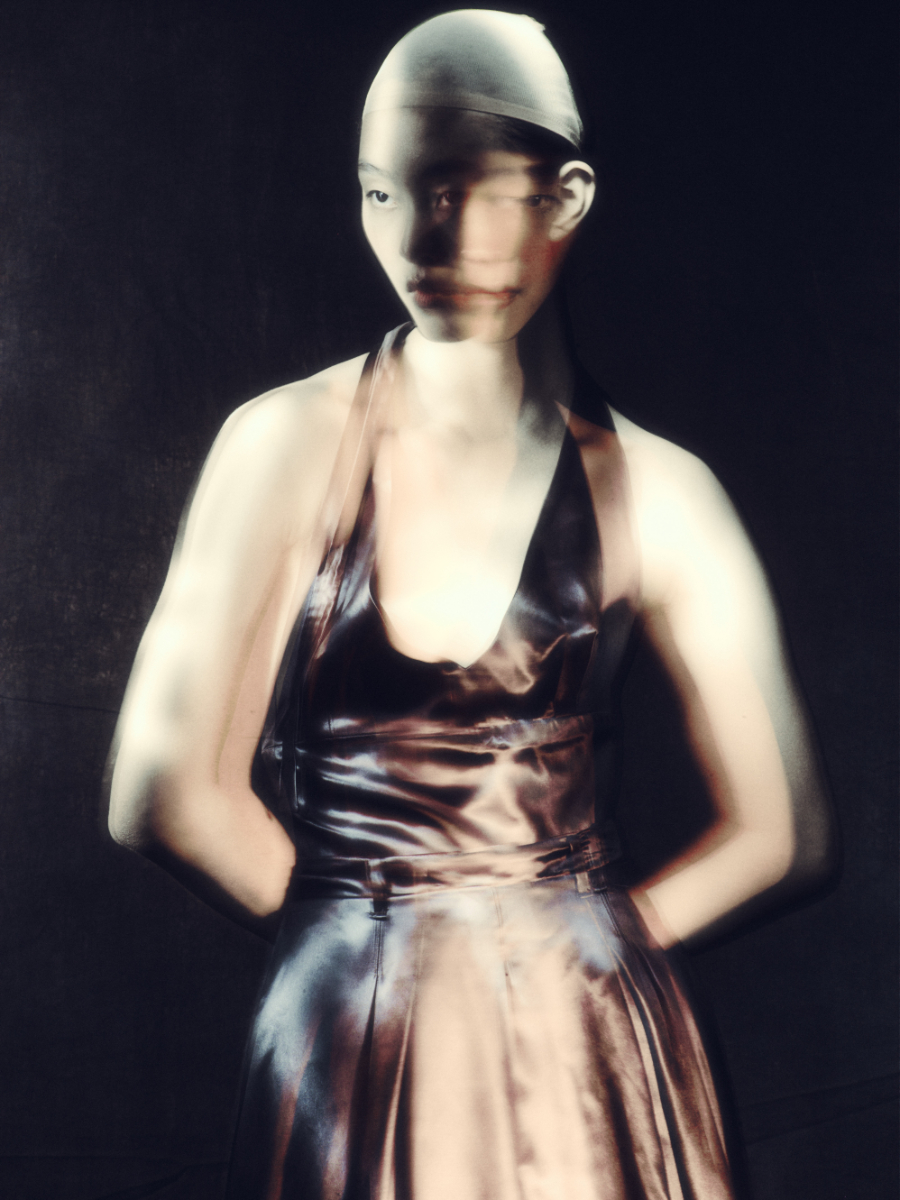 Vestido e saia, GIUGLIA. Collants, CALZEDONIA. Sapatos, ZMEIKA.