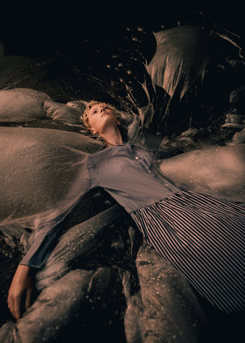 Fotografia de Noémi Ottilia Szabo. Styling de Lyla Cheng. Modelo Luca Aimee. Vogue Portugal, setembro de 2019