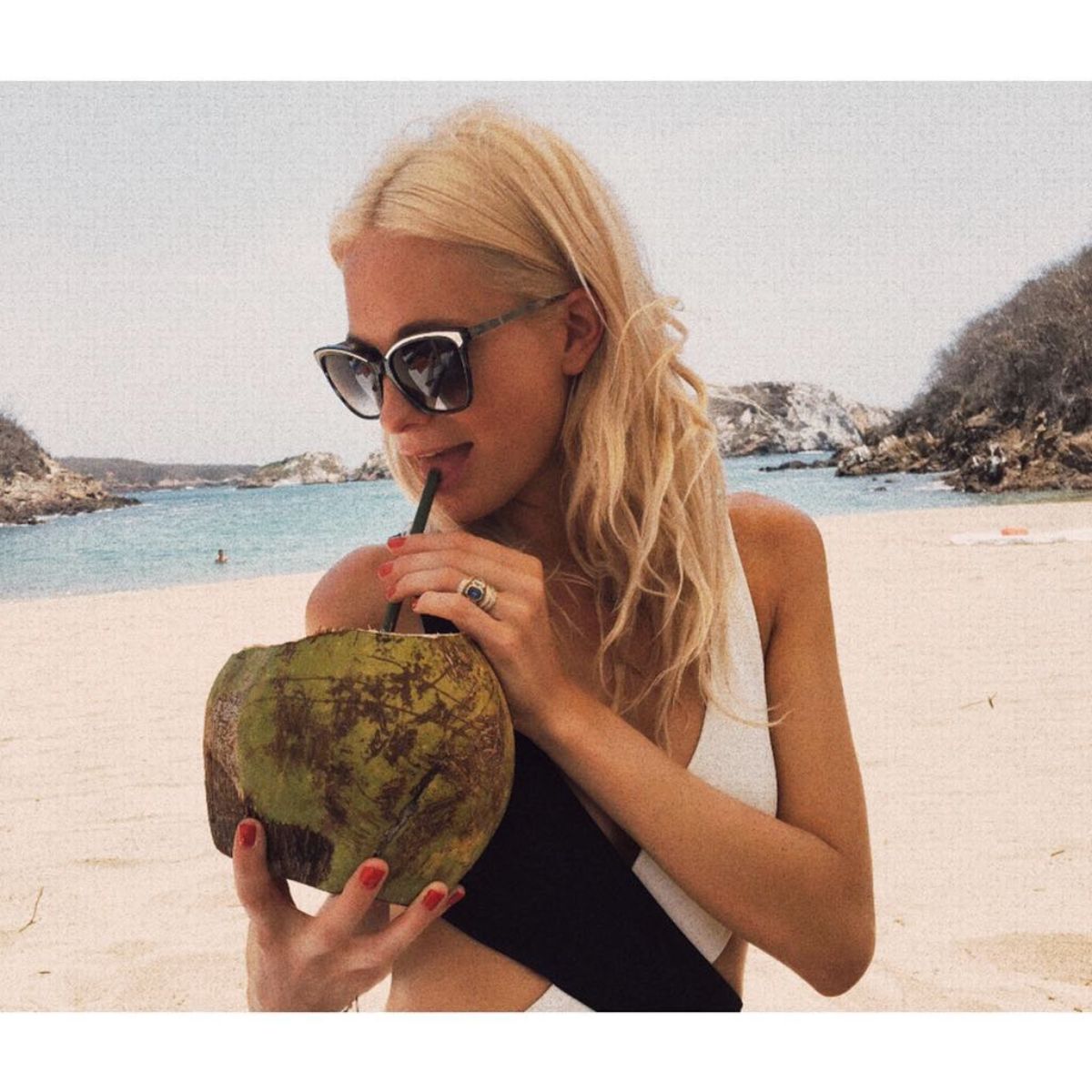 Beach hair, IG @poppydelevigne