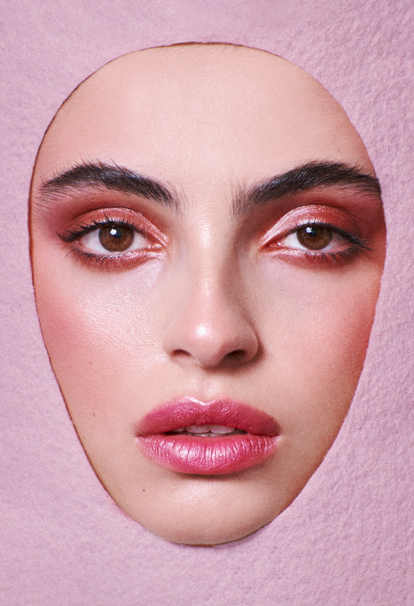 Blush Make Me Blush, no tom 87 Pink Voltage, € 56, YVES SAINT LAURENT BEAUTY, em SEPHORA.PT. Sombra de olhos Luxury Palette, no tom Walk of no Shame, € 55, CHARLOTTE TILBURY. Lipgloss Dior Addict Lip Glow, no tom 001 Pink Cool Undertone, € 45, DIOR BEAUTY.