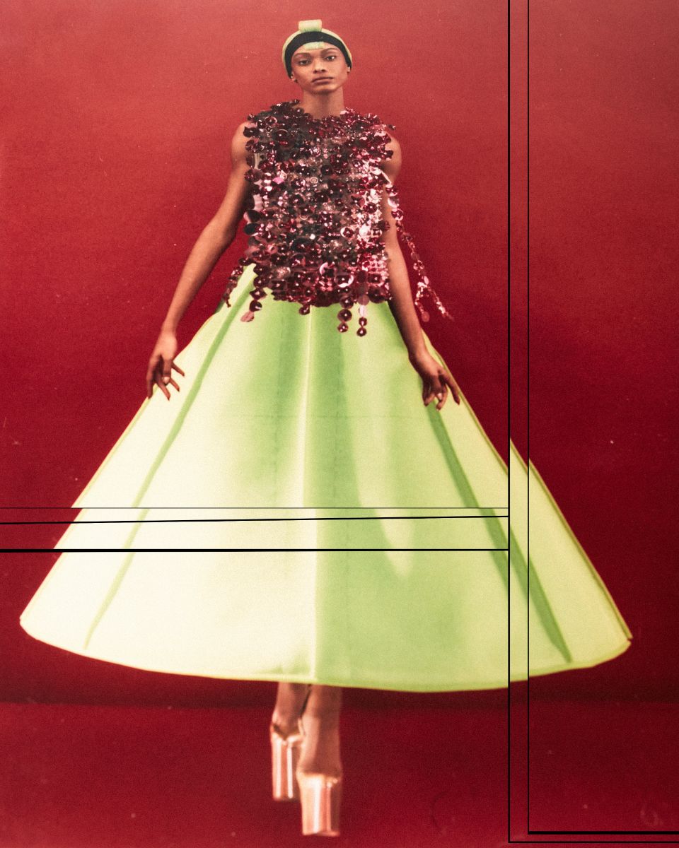 Samile: top, vestido e sapatos, tudo Valentino.