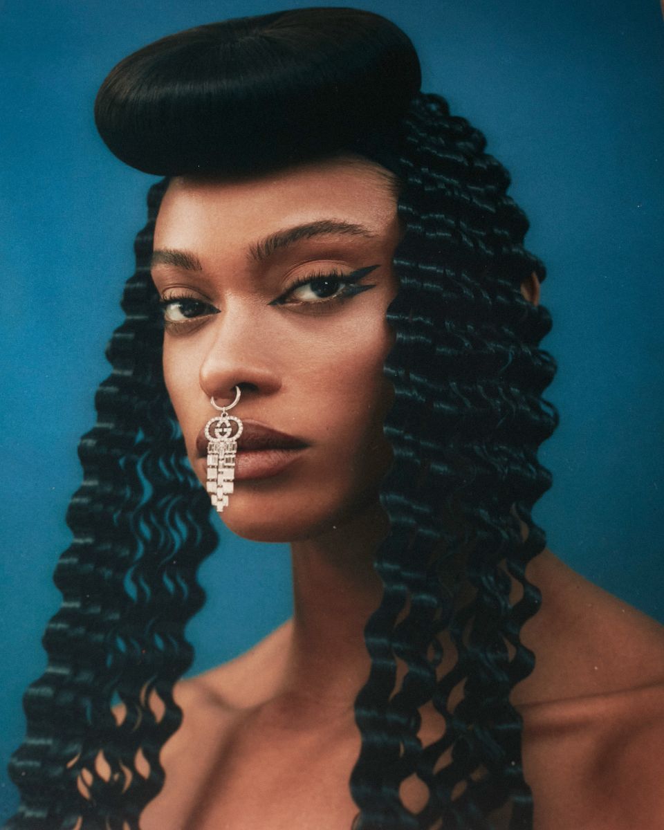 Samile: piercing, Gucci.