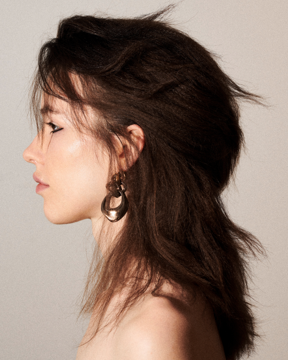 Colar, PRADA. Colar, MCQUEEN. Colar, BOTTEGA VENETA.