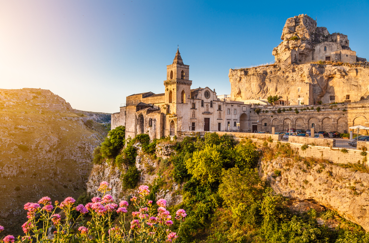 Matera ao nascer do sol, Basilicata, Itália ©Istock Images