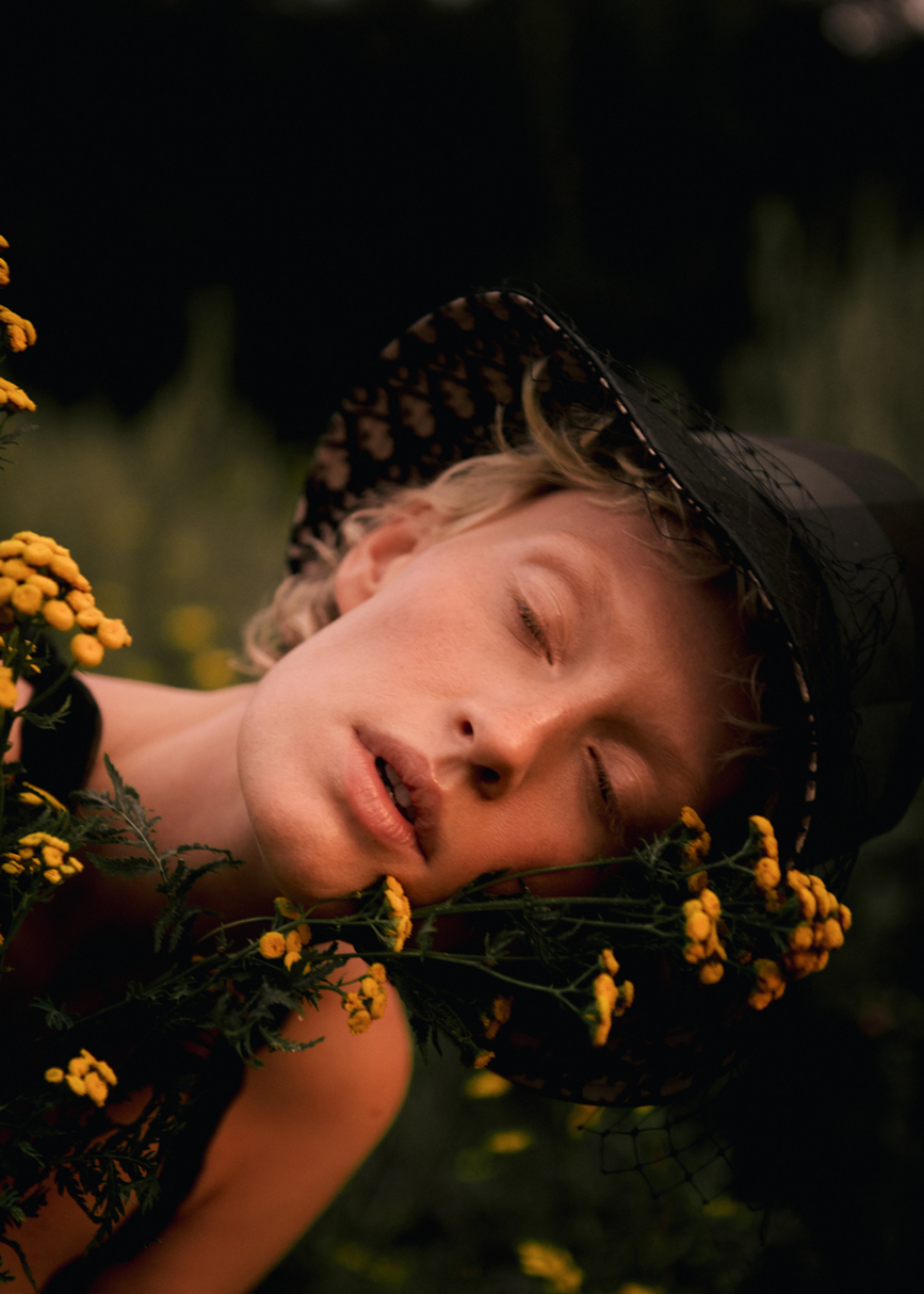 Fotografia de Noémi Ottilia Szabo, com styling de Lyla Cheng. Modelo Luca Aimee. Vogue Portugal, Setembro 2019