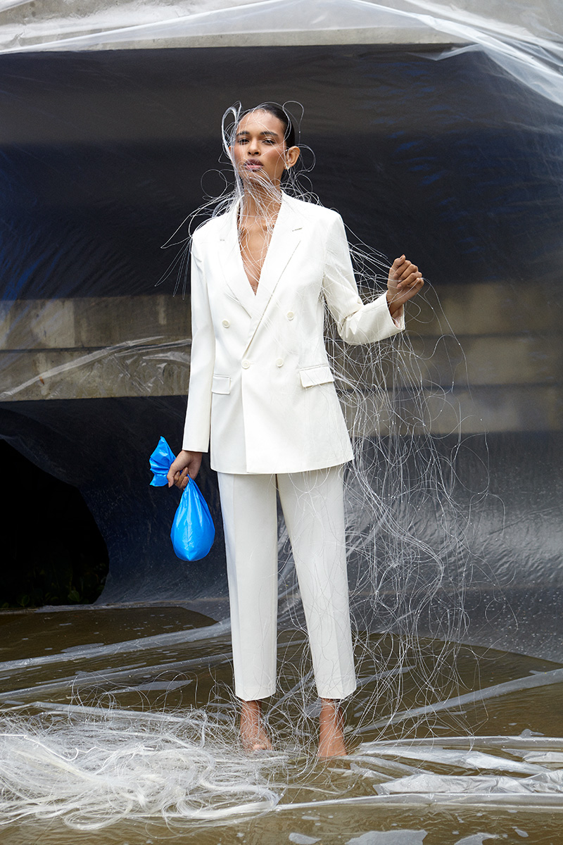 Fotografia de Ricardo Abrahao. Styling de Pedro Moura. Modelo Emilly Nunes. Vogue Portugal, outubro de 2020