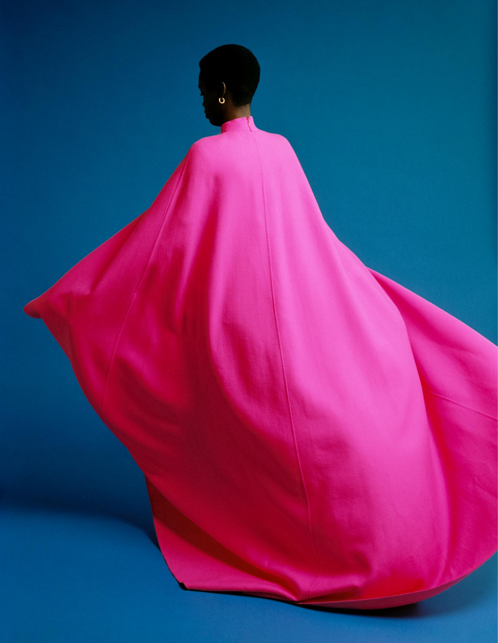 Tomiwa: capa, VALENTINO.