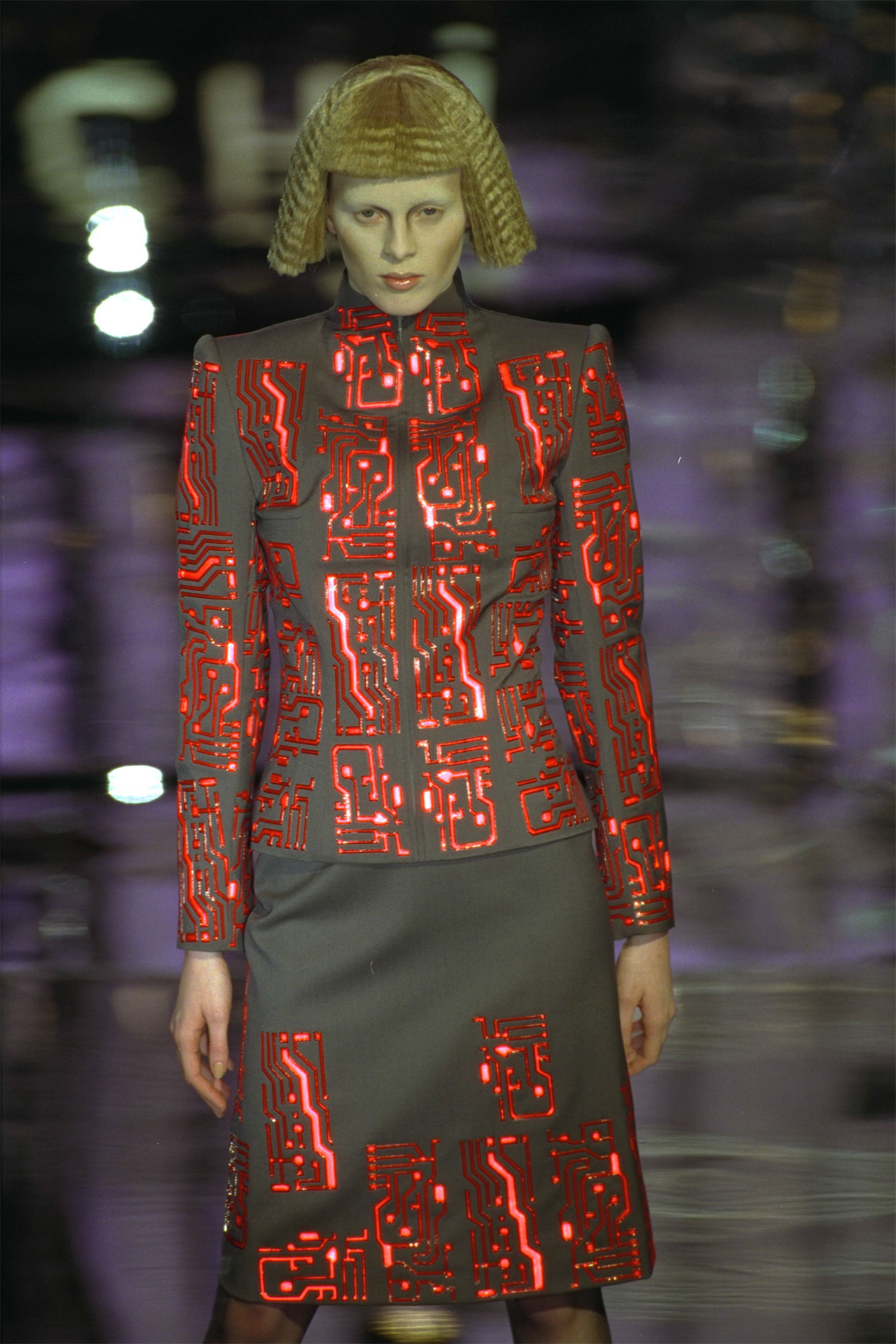 Givenchy, outono/inverno 1999 © Getty Images.
