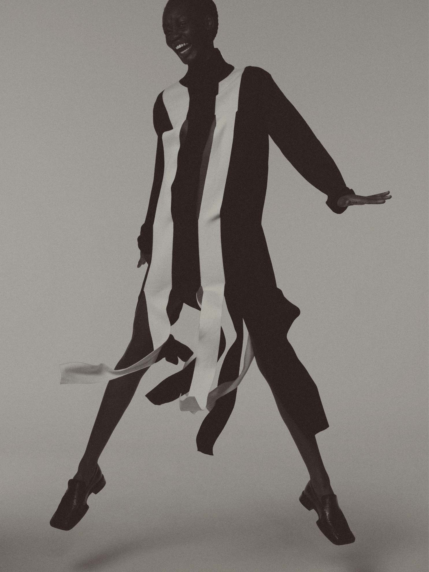 Vestido, MARQUES’ALMEIDA. Sapatos, JIL SANDER.