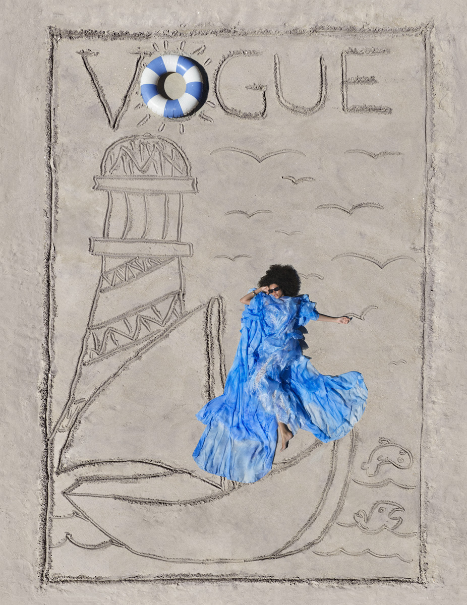 Vestido, LE THANH HOA. Óculos de sol, YUSSIMI.