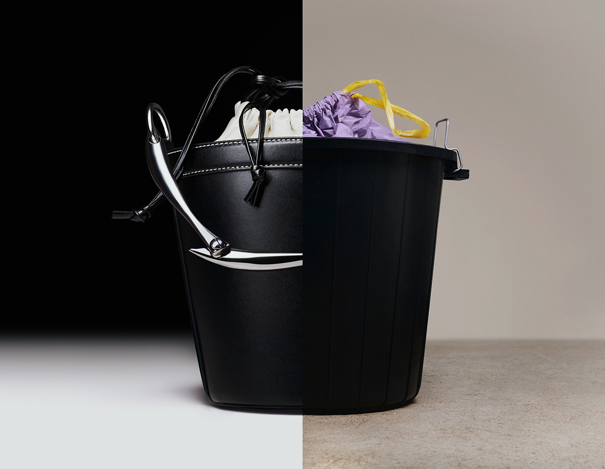 Carteira Sardine Bucket em pele, preço sob consulta, BOTTEGA VENETA.