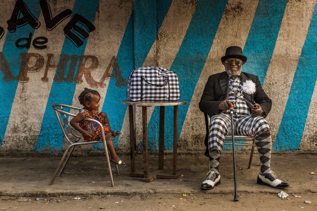Yamea Bansimba Jean Claude, 58-year-old bricklayer and sapeur for 50 years, in Brazzaville, 2017 © Tariq Zaidi