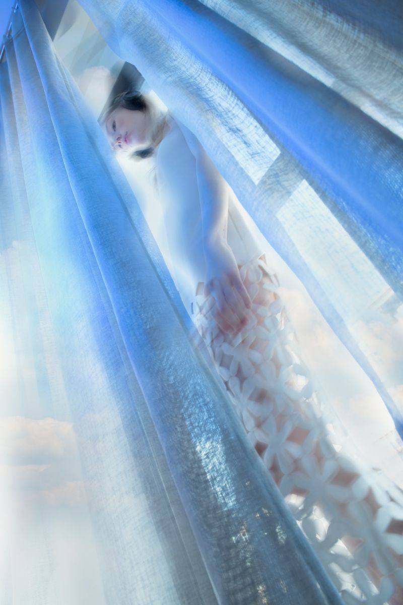 Aubrey: vestido, Valentino.