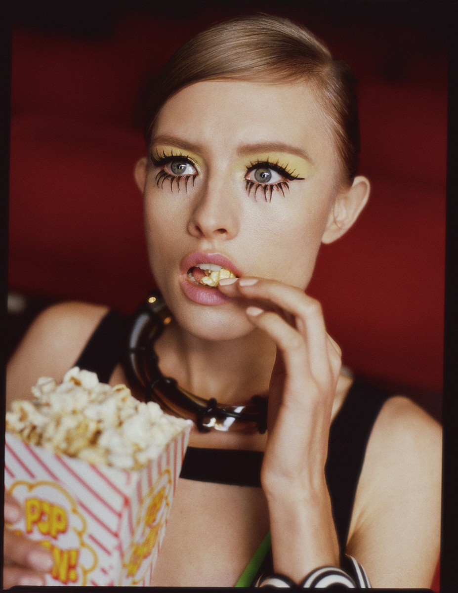 Fotografia de Max vom Hofe. Styling de Christopher Maul. Maquilhagem de Jenny Coombs. Cabelos de Roku Roppongi.