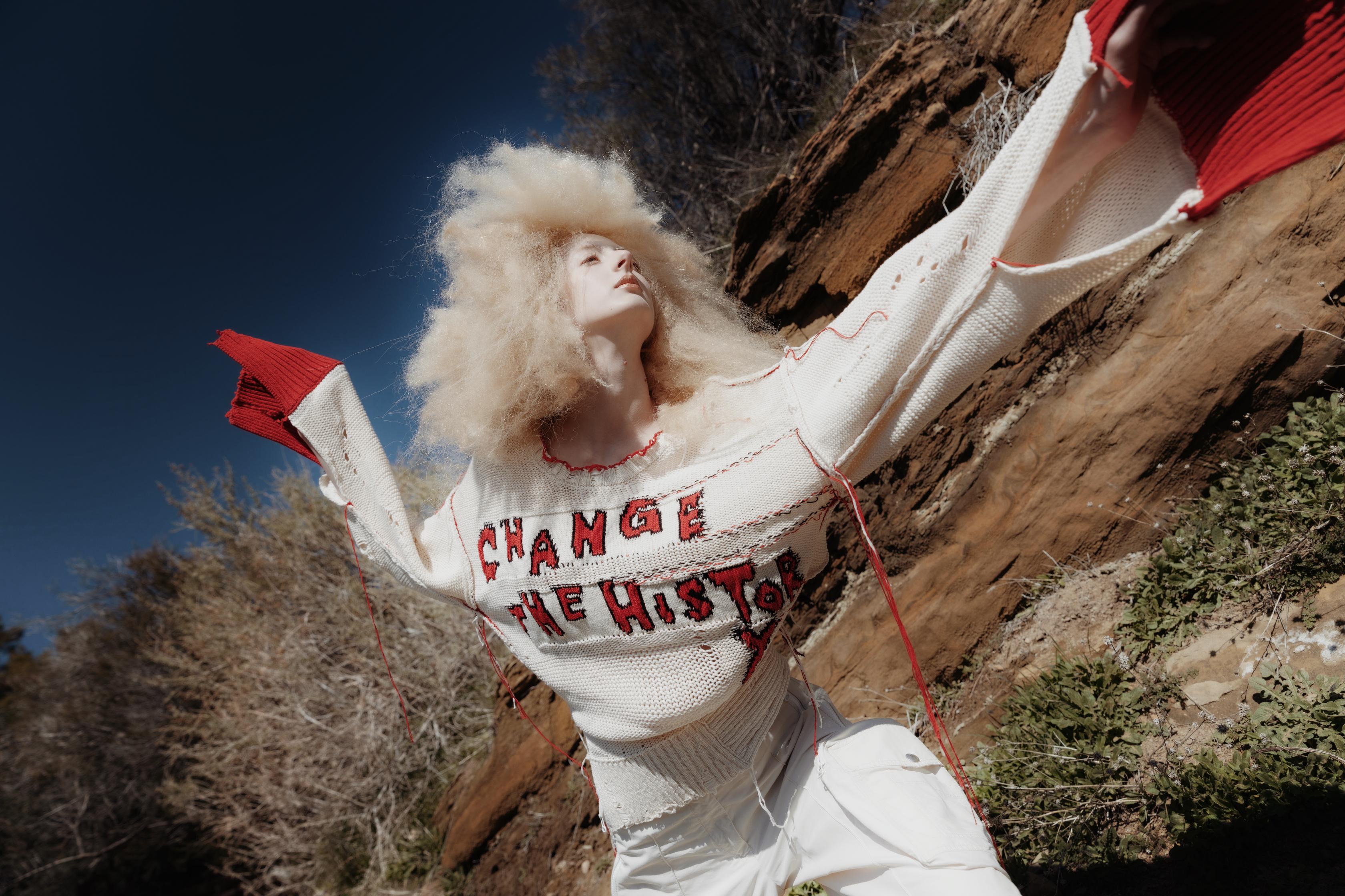 Camisola e calças, STELLA MCCARTNEY.