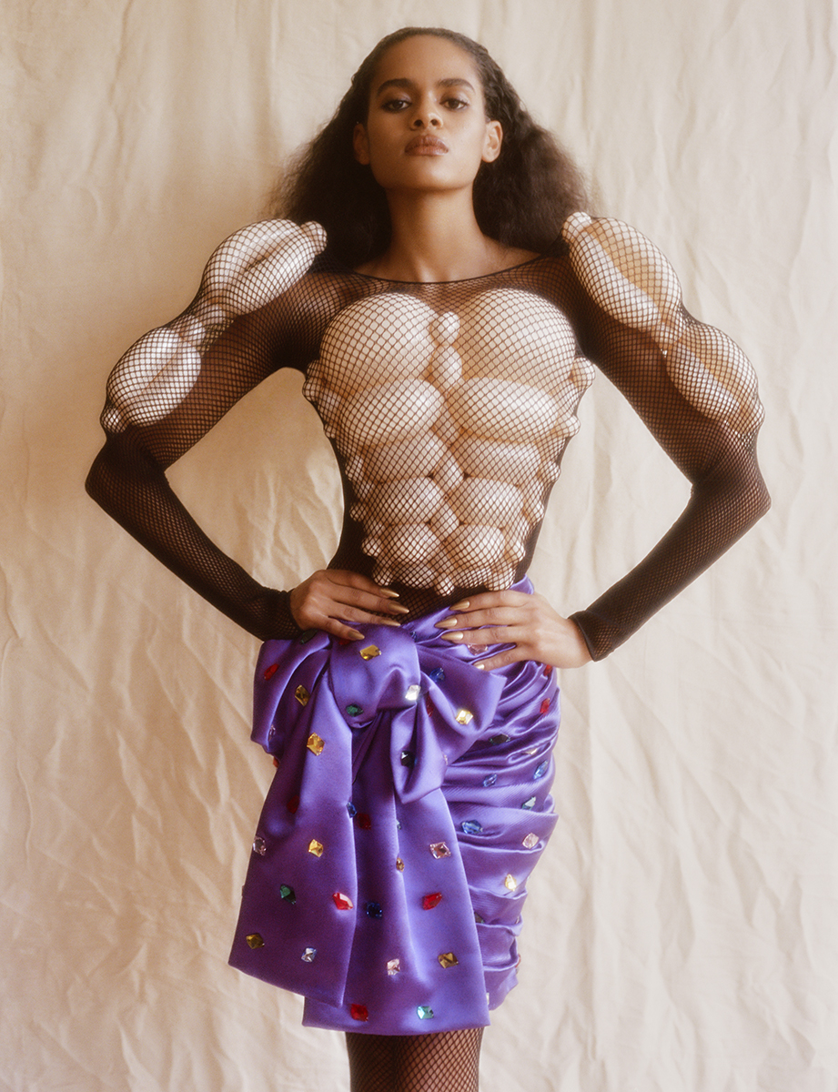 Bodysuit e saia, MOSCHINO.