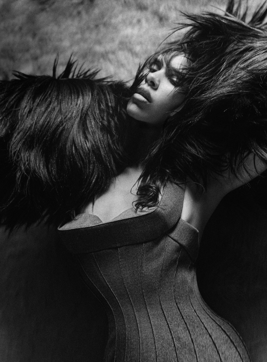 Casaco, IT-SPAIN. Vestido, SCHIAPARELLI.