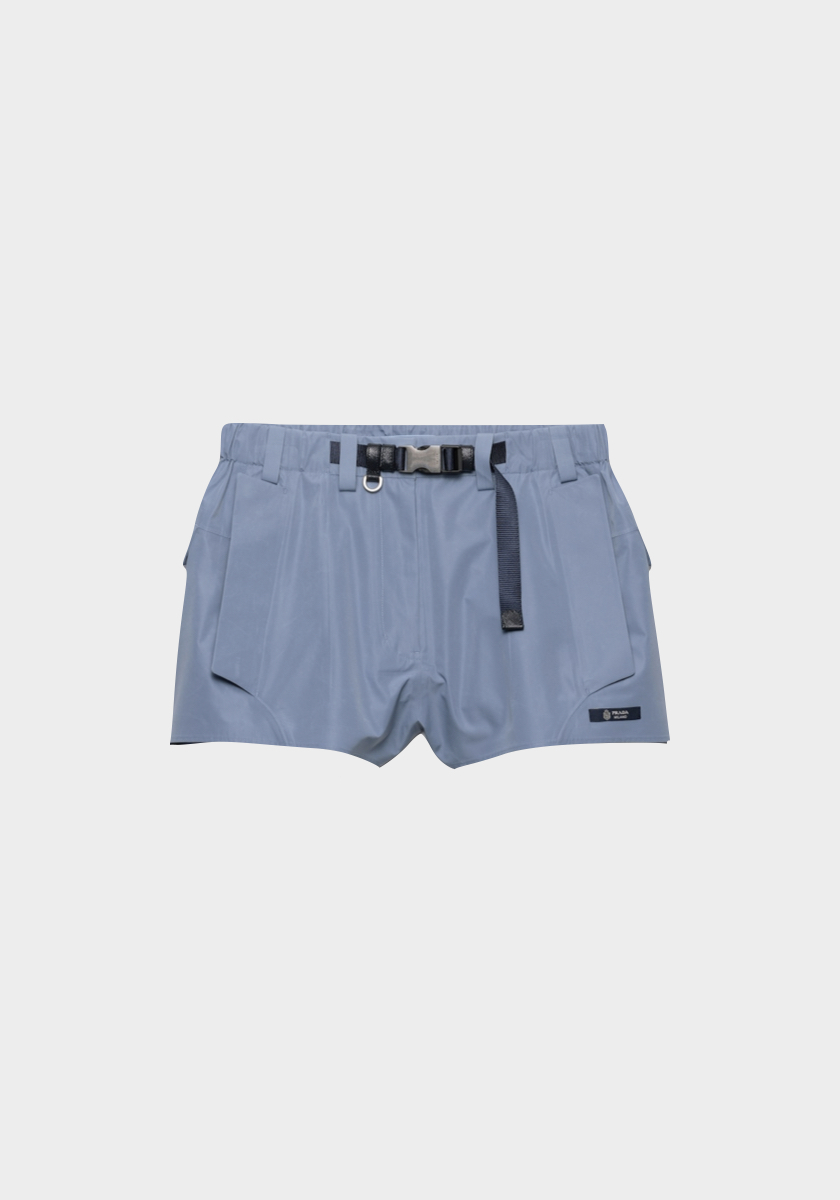Calções em poliéster reciclado, € 2.100, Prada.