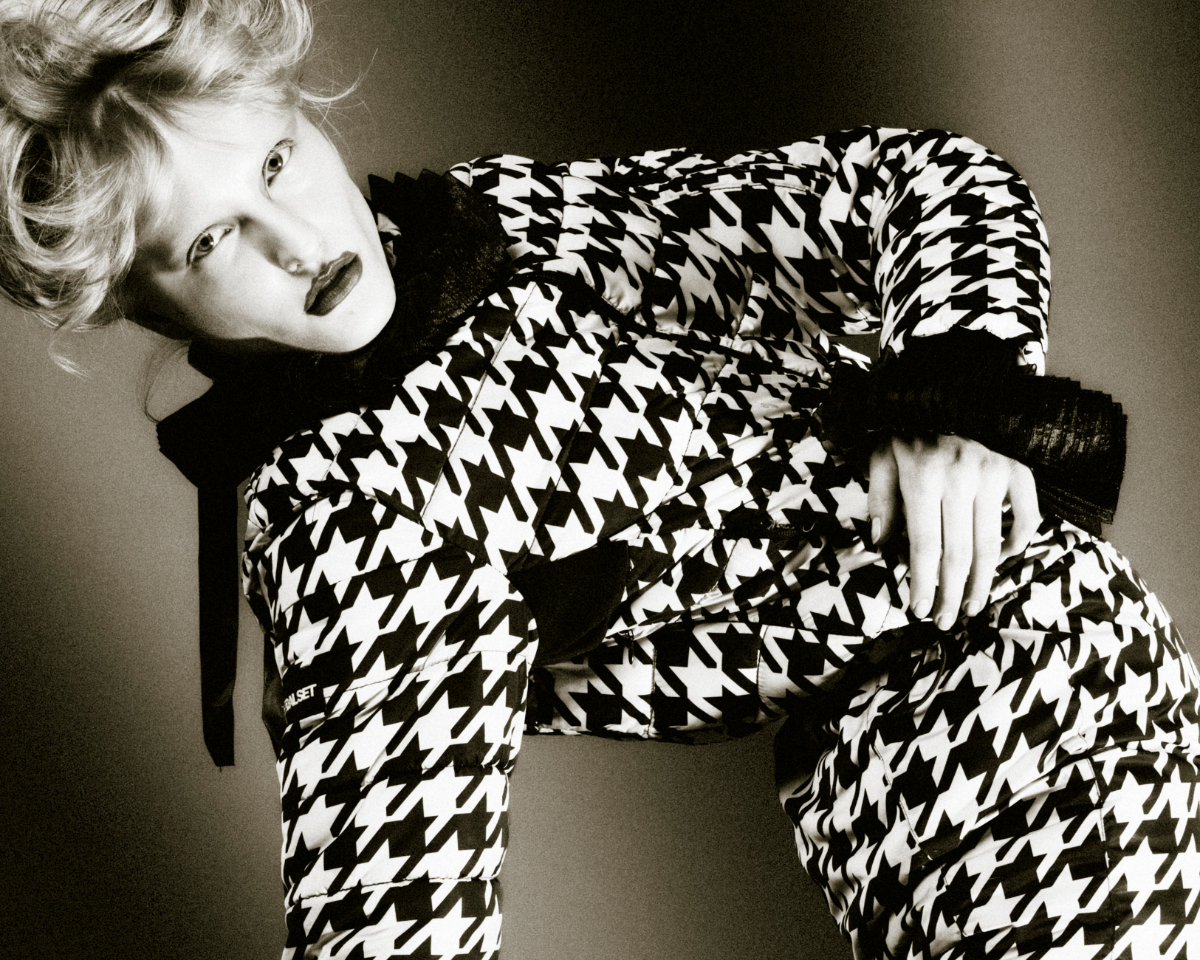 Róża: macacão vintage, ALEXANDER MCQUEEN. Róża: macacão vintage, ALEXANDER MCQUEEN.