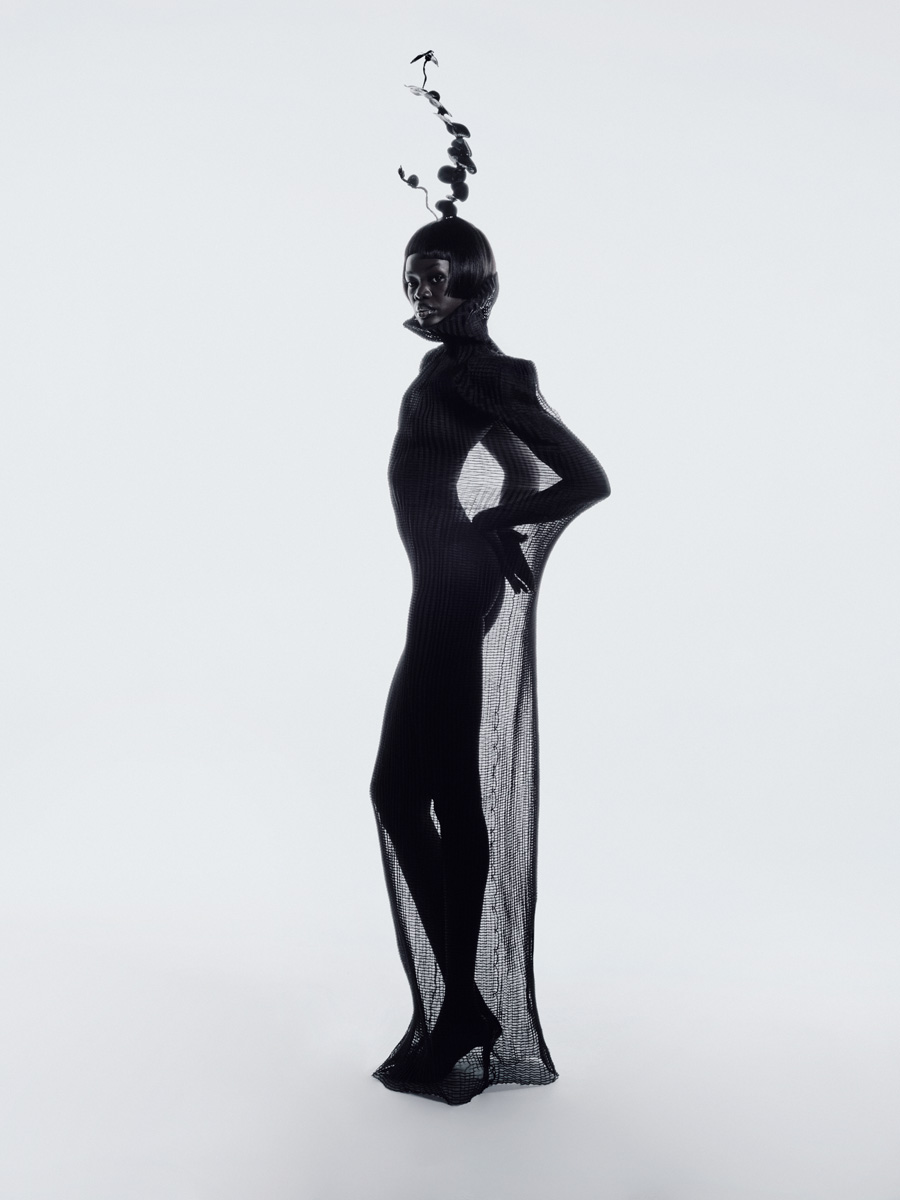 Vestido, NORMANMABIRELARGUIER. Headpiece, VERONICA MARUCCI. Sapatos, NICOLAS BESSON.