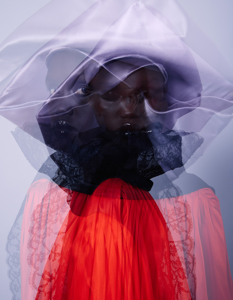 Vestido e chapéu, DIOR.