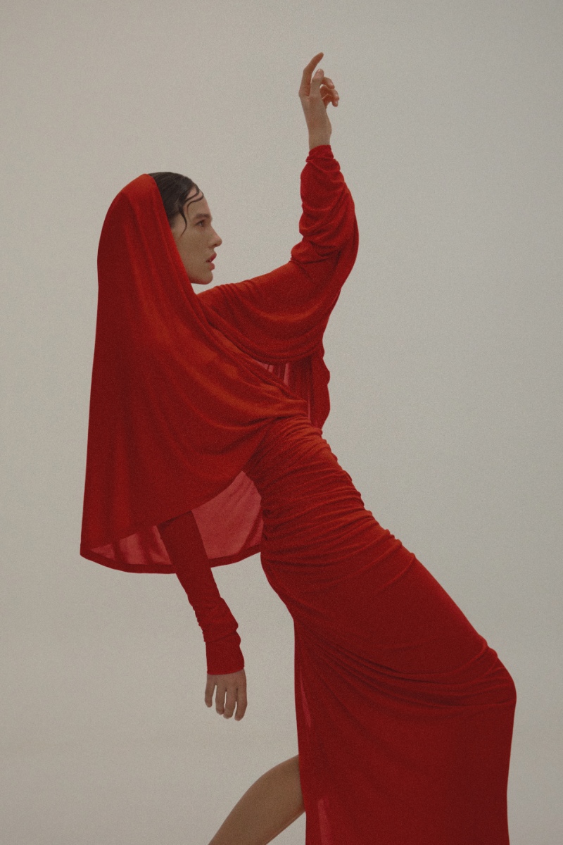 Vestido, SCHIAPARELLI. Brincos, CULT GAIA.