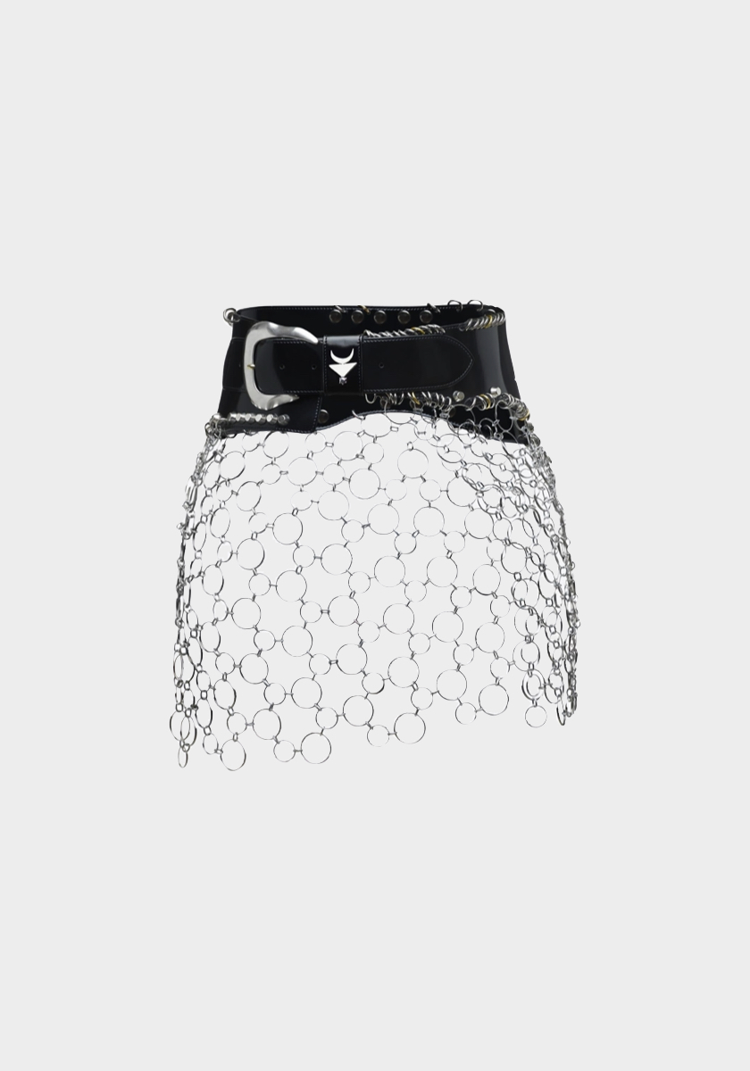 Cinto Pirate em pele e saia, € 750, Inan Studio.