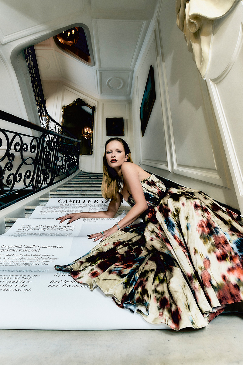 Vestido, CHRISTIAN DIOR. Colar Transformable Diamond, pulseira e anéis Emerald, tudo SERENDIPITY JEWELRY.