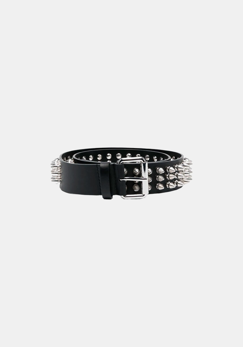 Cinto em pele, € 975, Moschino em farfetch.com.
