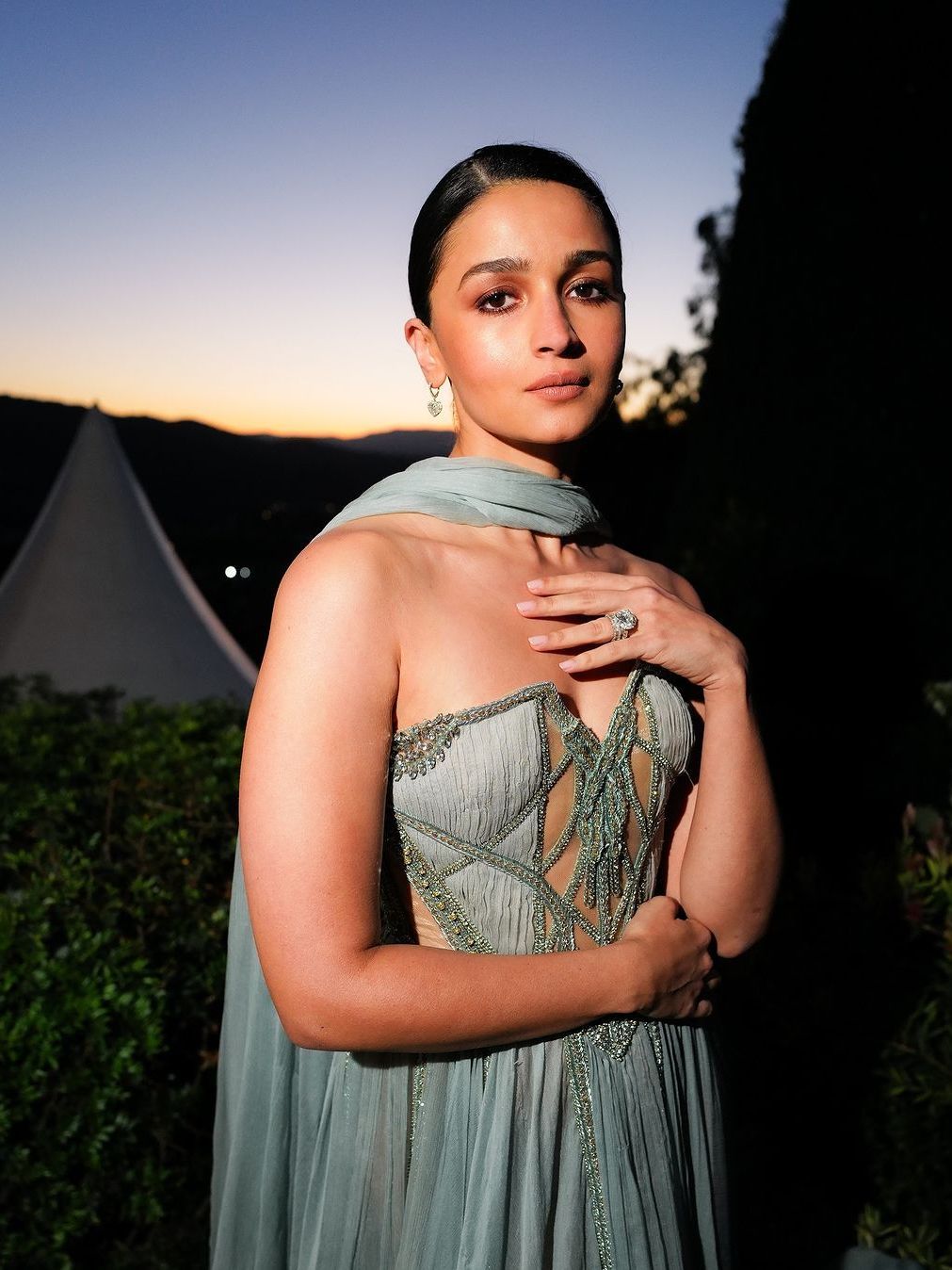 Alia Bhatt em Elie Saab. Instagram/@aliaabhatt