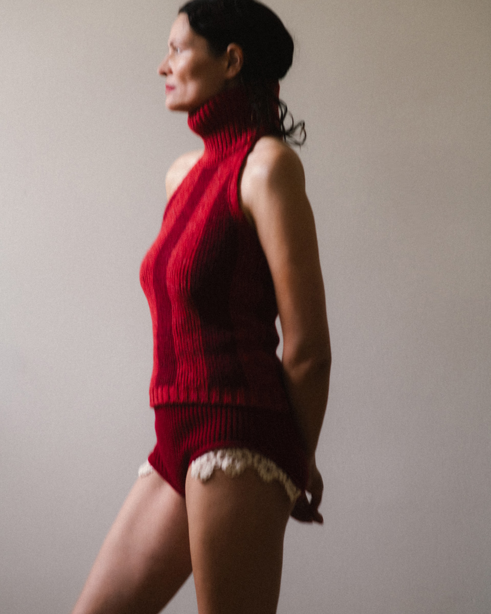 Agnieszka: camisola, LE PETIT TROU. Calções, MAGDA BUTRYM.