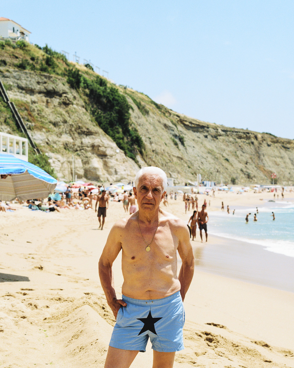 Raúl: calções, PARAISO. Colar, ALCINO.