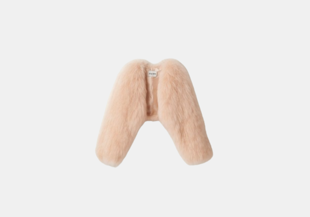Casaco Kidassia shrug em pelo, € 6.300, Miu Miu.