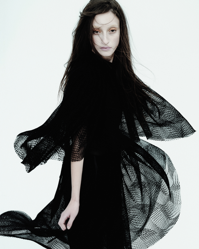 Vestido, ALEKSANDRE AKHALKATSISHVILI. Sapatos, LNB STUDIO.