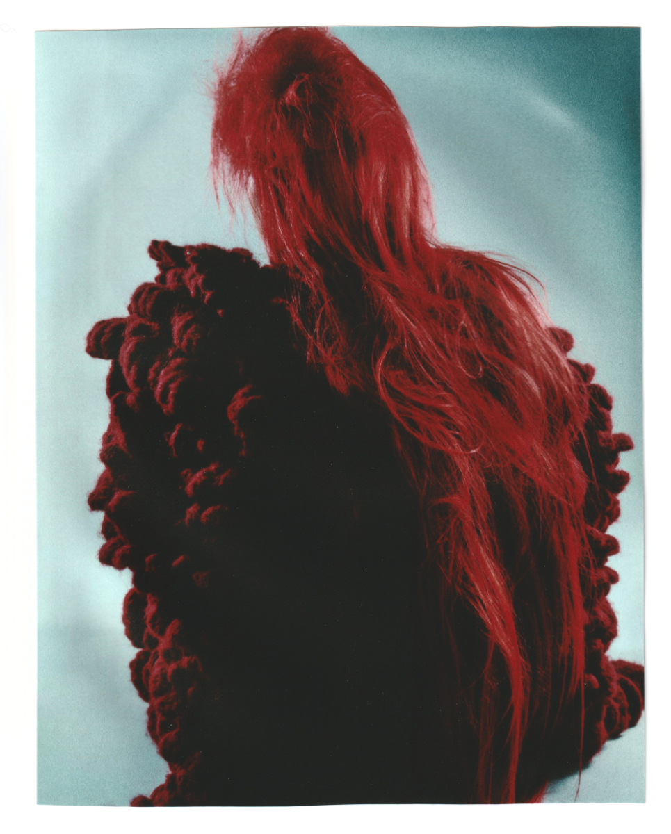 Camisola, J.SALINAS. Collants, CALZEDONIA. Sapatos, GUESS.