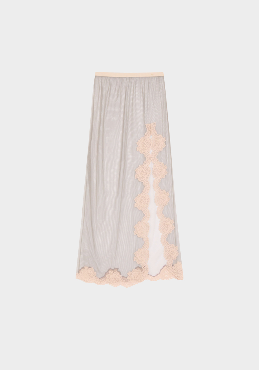 Saia em poliamida, € 1.400, Valentino.