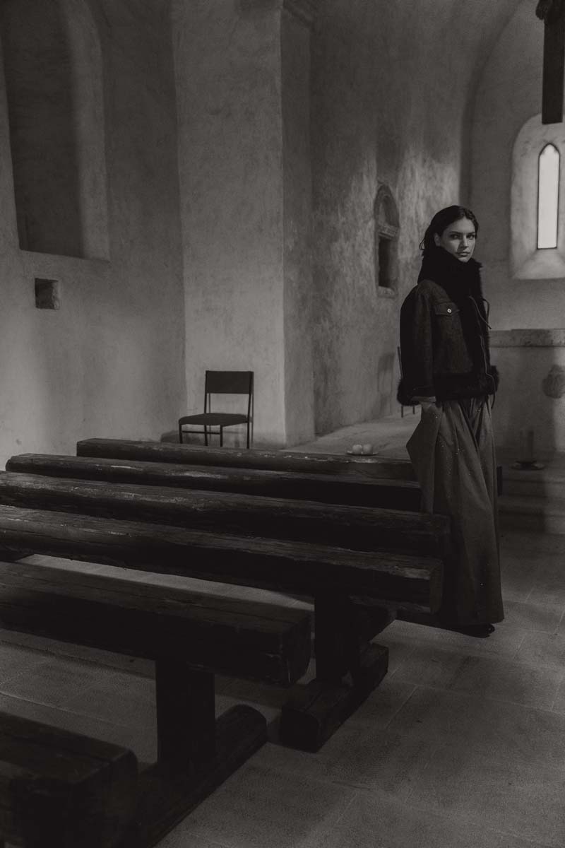 Casaco e calças, DIOR. Sapatos, CHURCH’S.