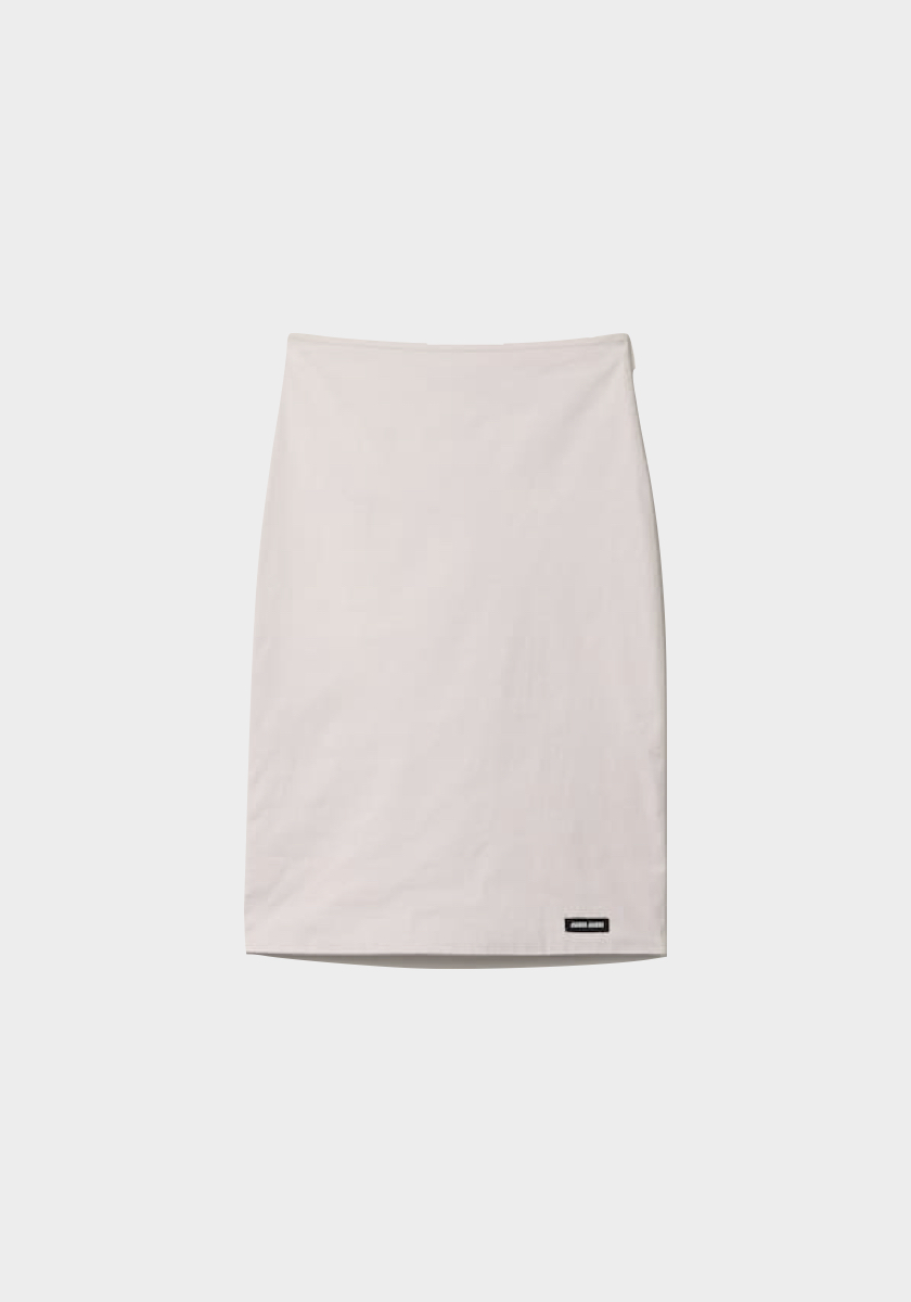 Saia em popelina, € 1.280, Miu Miu.