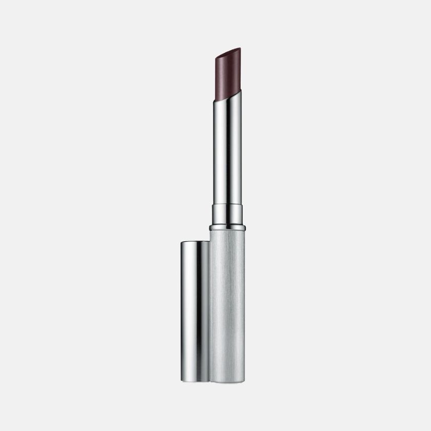 Bálsamo para lábios Almost Lipstick, no tom Black Honey, €31, Clinique, na Wells.