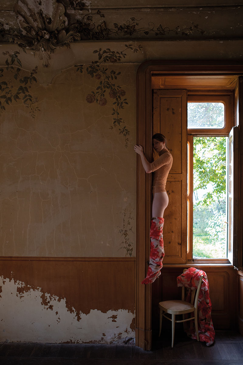 Fotografia de por Angelo Lamparelli, com realização de Özge Efek. Modelo Jennae Quisenberry. Vogue Portugal, Outubro 2018