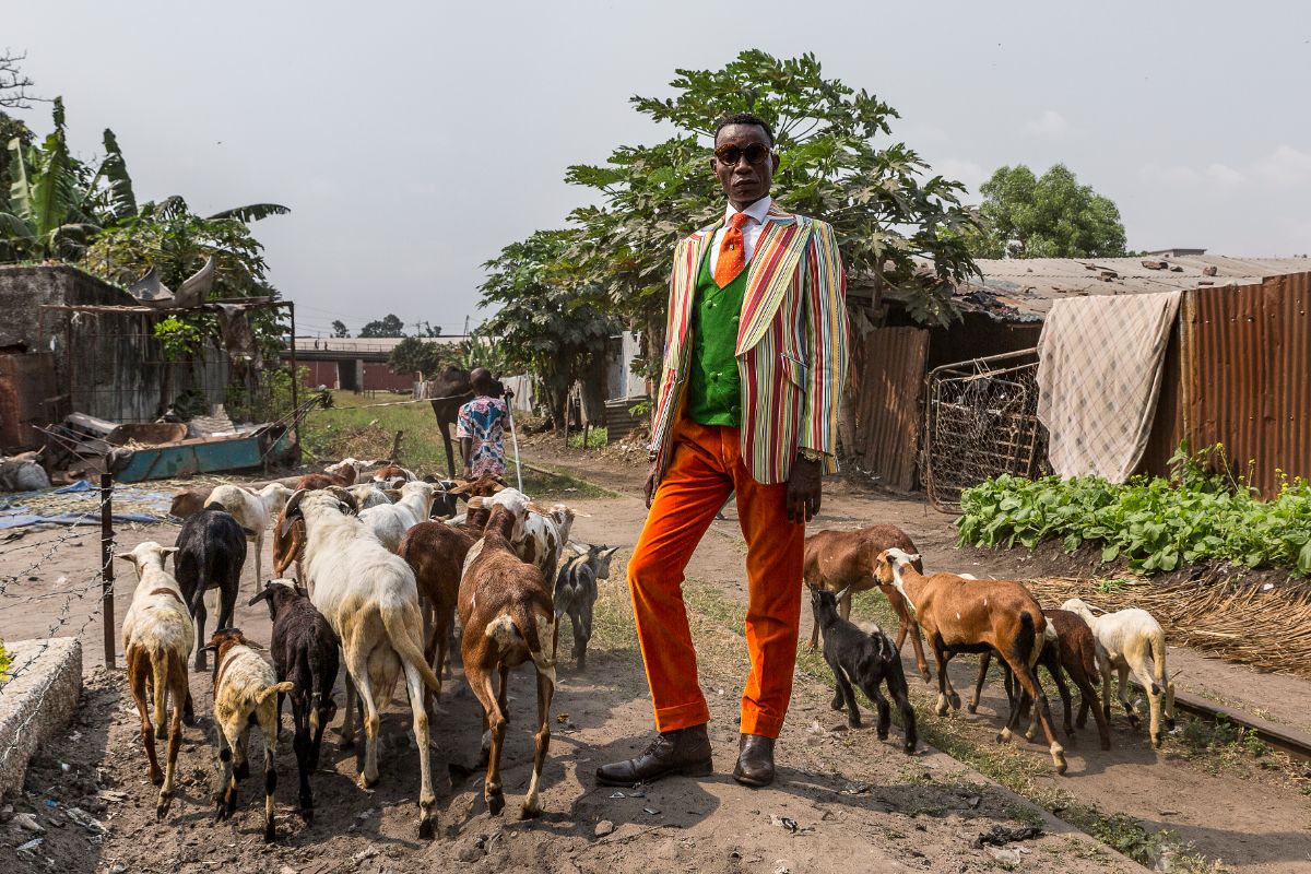 Maxime Pivot Mabanza, 43-year-old teacher of La Sape and sapeur for 36 years, in Brazzaville, 2017 © Tariq Zaidi