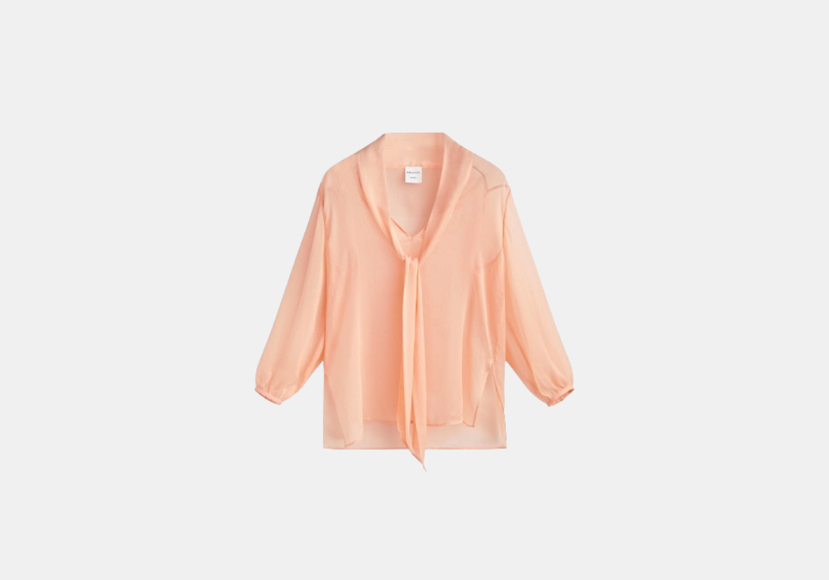 Blusa com laçada, € 69.95, Massimo Dutti Studio.