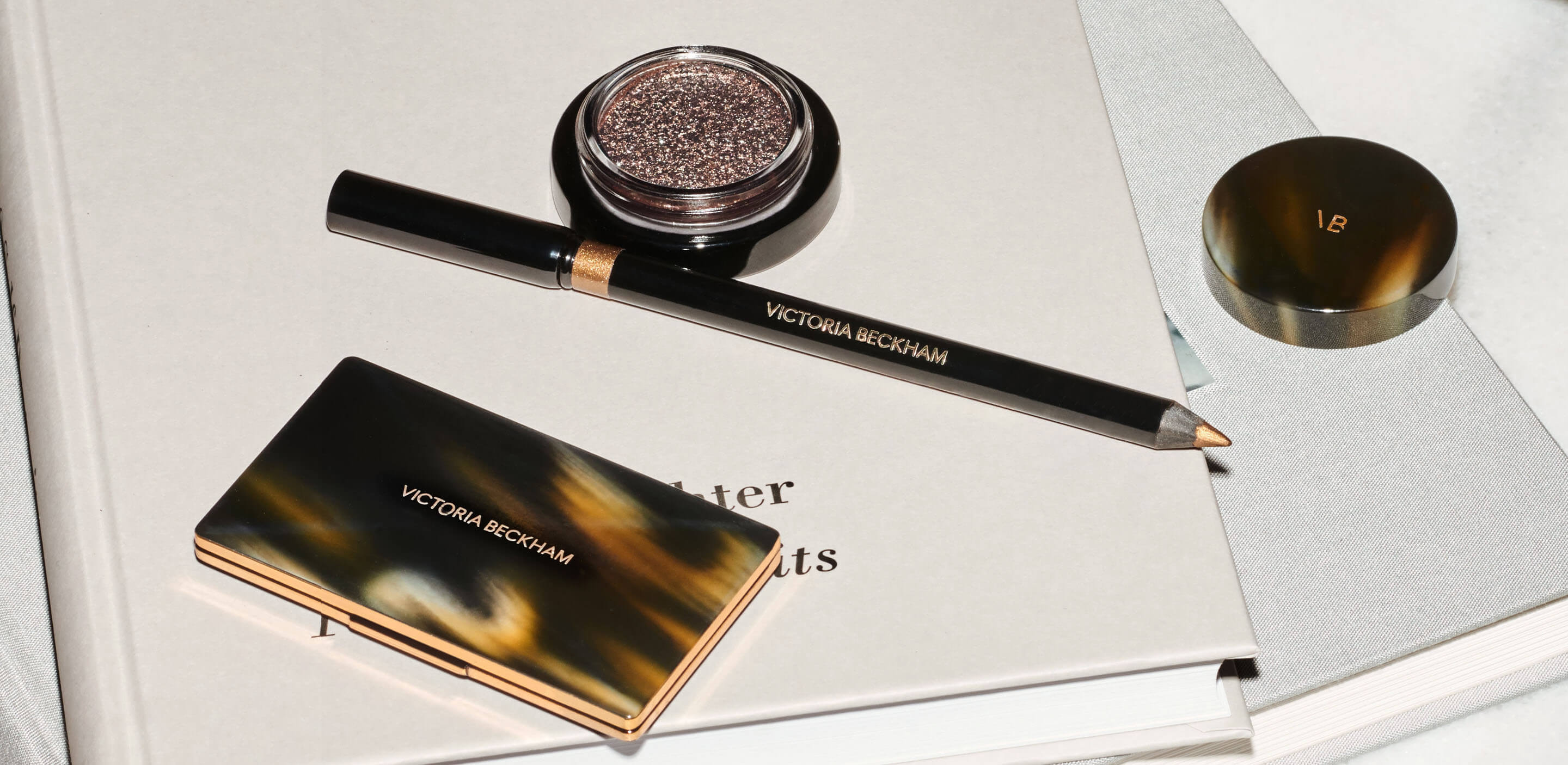 Os primeiros produtos de olhos da linha de Beleza de Victoria Beckham ©Victoria Beckham Beauty