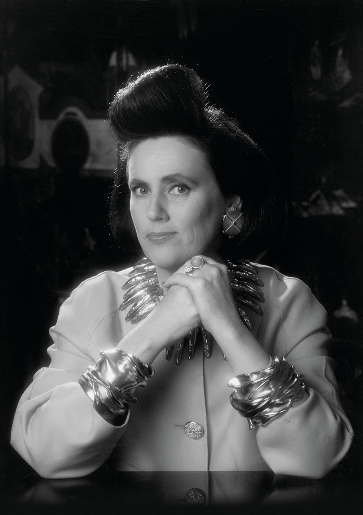 Suzy Menkes fotografada por Karl Lagerfeld no virar do novo milénio.