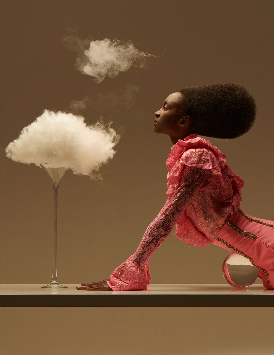 Fotografia de Roberto Greco, com realização de Laurent Dombrowicz. Modelo Nicole Atieno. Vogue Portugal, Março 2020